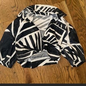 Zara Black and White Geometric Women's Top